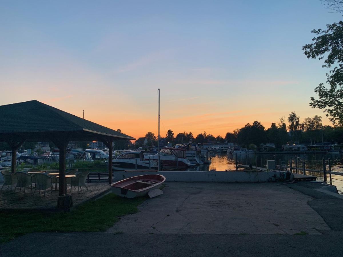 Tiny House Oder Ferienwohnung Auf Der Sunset Marina Berlin Eksteriør billede